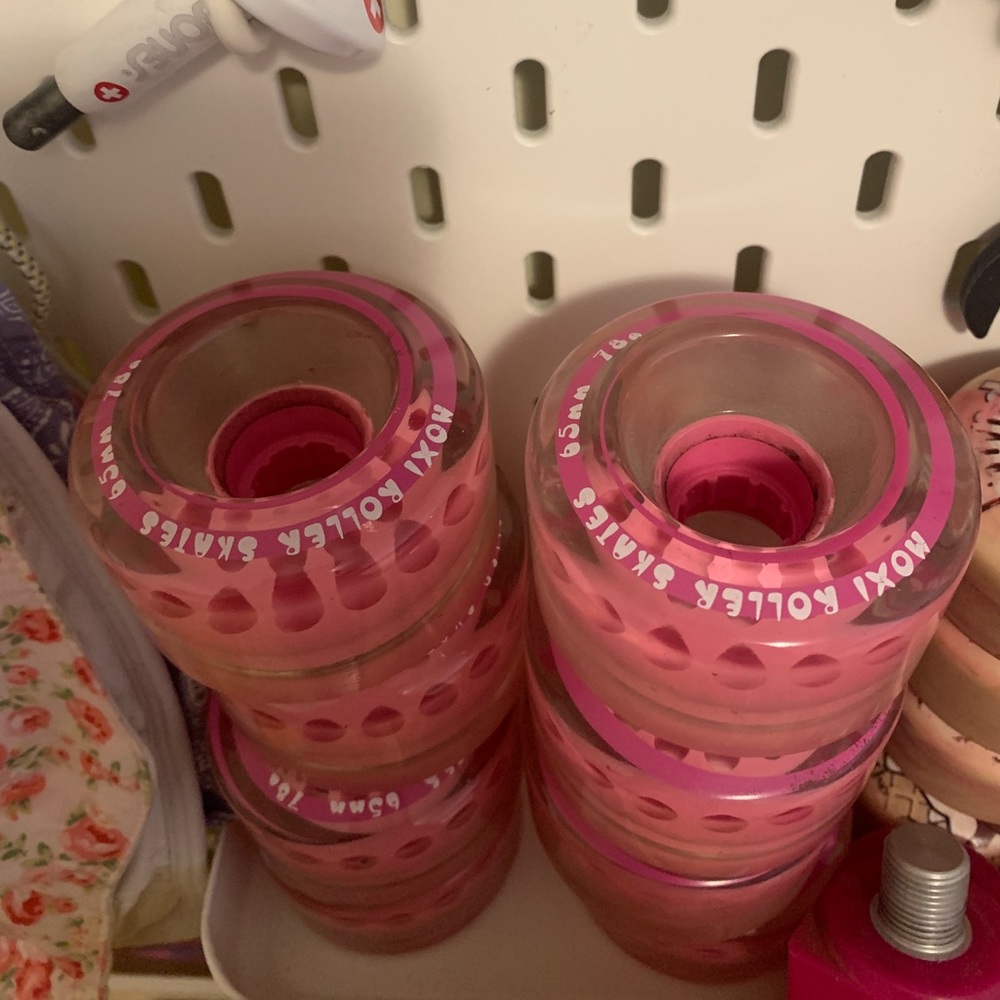 Moxi Roller Skates Outdoor Gummy Wheels - Pink